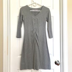 ATHLETA Gray 3/4 Sleeve V-Neck Ruched Dress – Size XXS